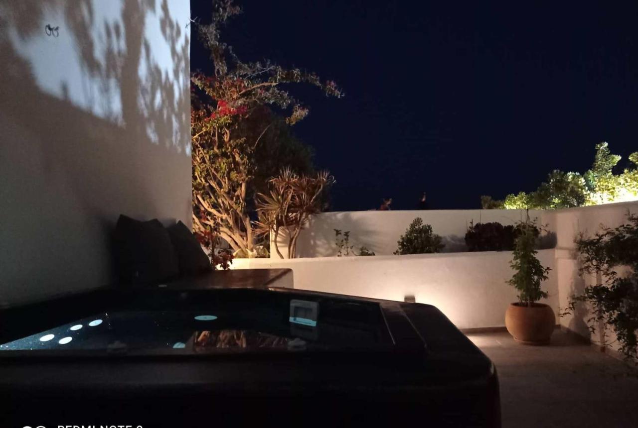 Sensia Luxury Studio With Hot Tub Oía Exterior foto